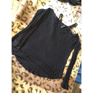 Long sleeve with shoulder cut outs